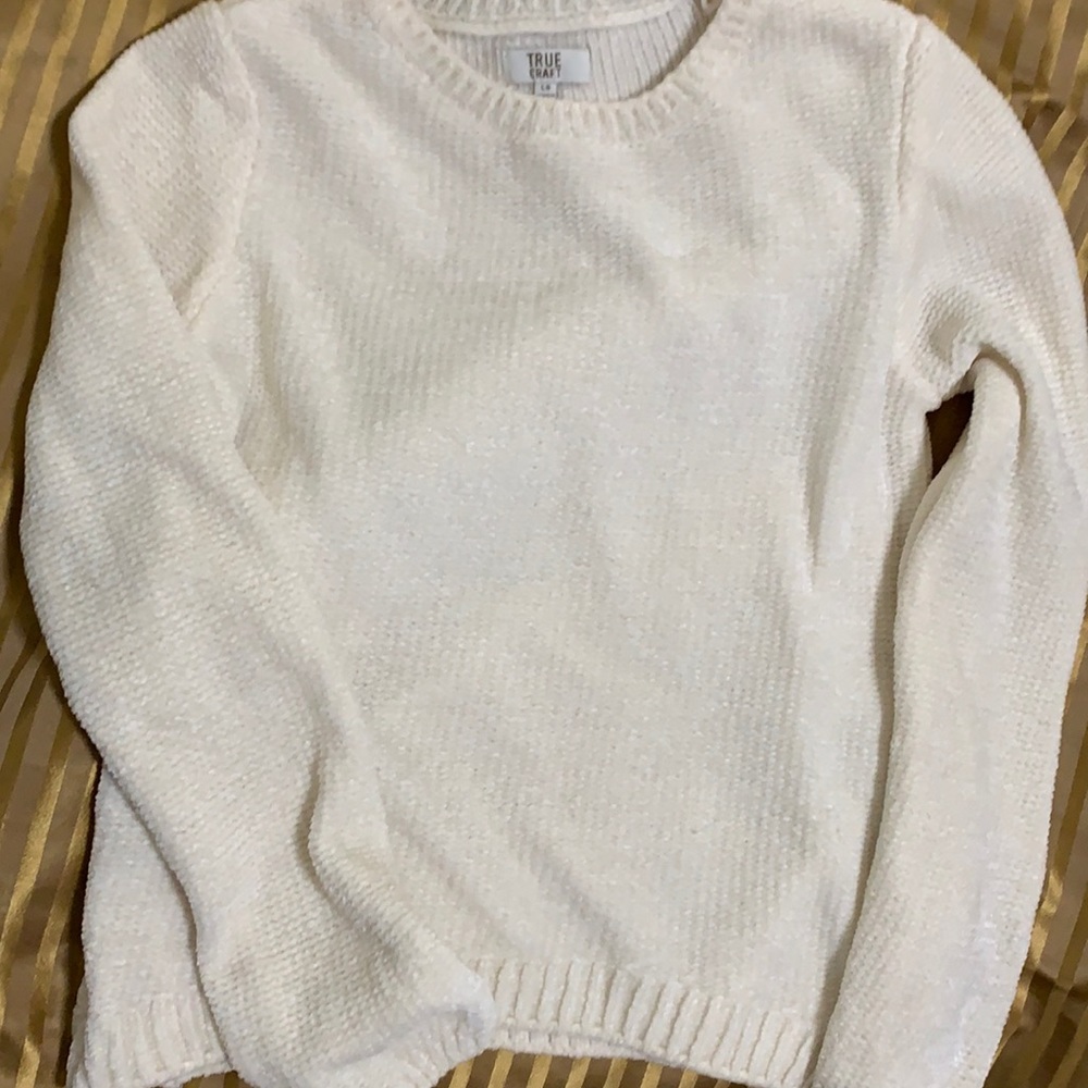 Cream colored sweater. Teen lrg